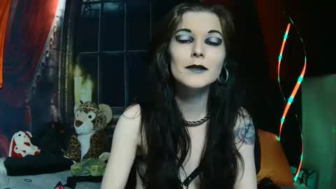 Snapshot of seraphinmunster chatting on 02-25-25, 07:14 Seraphin Munster online show from 02-25-25, 07:14