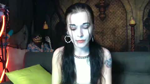 Snapshot of seraphinmunster chatting on 10-28-25, 06:10 Seraphin Munster online show from 10-28-25, 06:10
