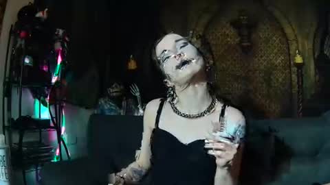 Snapshot of seraphinmunster chatting on 10-29-25, 05:58 Seraphin Munster online show from 10-29-25, 05:58