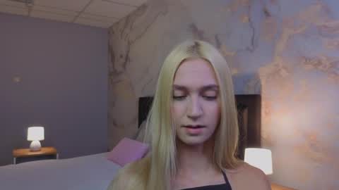Snapshot of serenastile chatting on 05-27-26, 10:23 SerenaStile online show from 05-27-26, 10:23