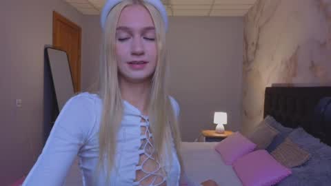 Snapshot of serenastile chatting on 05-31-26, 03:36 SerenaStile online show from 05-31-26, 03:36