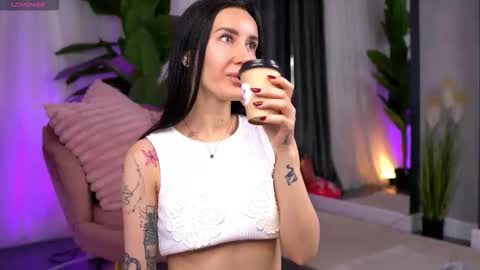 Snapshot of serenavelour chatting on 10-20-25, 10:16 Serena online show from 10-20-25, 10:16