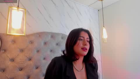 Snapshot of serenavelvet chatting on 11-18-25, 08:02 Serena online show from 11-18-25, 08:02