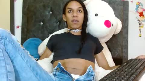 Snapshot of serenityroche chatting on 09-26-25, 04:38 serenityroche online show from 09-26-25, 04:38