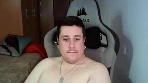 Snapshot of sergio95n chatting on 02-11-25, 04:24 Pollos online show from 02-11-25, 04:24