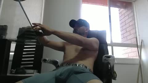 hetero serio discreto online show from 12-22-25, 09:34