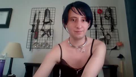 Servile Sarah online show from 04-21-26, 09:17