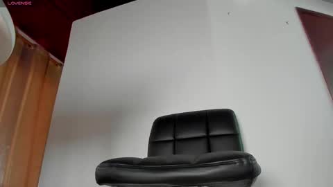 brithany  online show from 11-22-25, 04:39