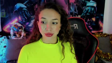 Leyila Johnnyn online show from 12-30-24, 08:25