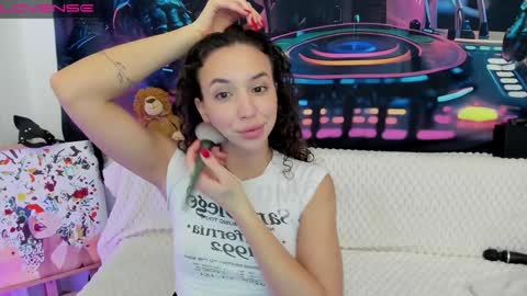Leyila Johnnyn online show from 01-20-25, 03:39