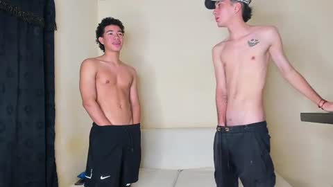 Snapshot of sexiest_girlscb chatting on 10-01-25, 05:57 Izzy19Yearsgirl with glasseDereck18yearsboy with glasse Alice 19years-Dany 19 years online show from 10-01-25, 05:57