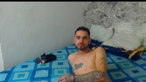 Snapshot of sexincompany chatting on 01-21-25, 06:00 monserat y thony online show from 01-21-25, 06:00