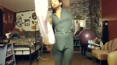 Snapshot of sexiwhiskey699 chatting on 10-05-25, 05:17 sexiwhiskey699 online show from 10-05-25, 05:17