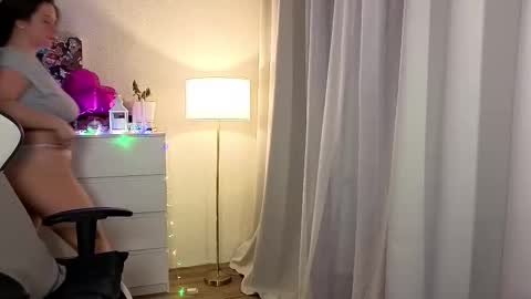 My name is Mia whats yours online show from 12-18-25, 07:42