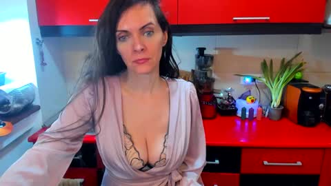 Snapshot of sexqueen1111 chatting on 03-07-25, 04:35 sexqueen1111 online show from 03-07-25, 04:35