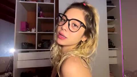 Snapshot of sexsummerr chatting on 06-03-26, 04:15 HI Privates are OPEN online show from 06-03-26, 04:15