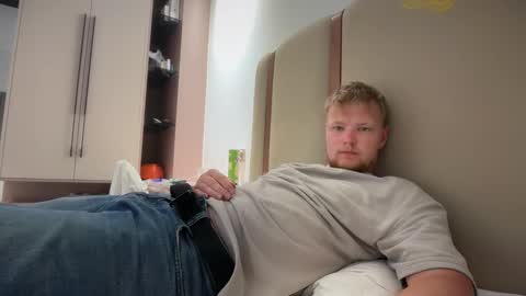 Snapshot of sexual_sbotage chatting on 02-21-26, 08:21 Max Leman online show from 02-21-26, 08:21