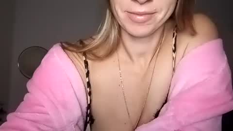 Snapshot of sexualangel chatting on 09-27-25, 05:56 Verona online show from 09-27-25, 05:56