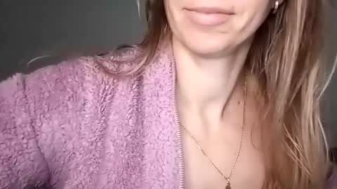 Snapshot of sexualangel chatting on 11-18-25, 07:35 Verona online show from 11-18-25, 07:35