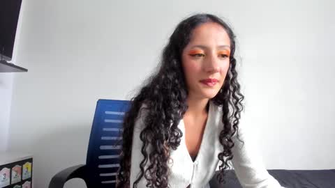 Snapshot of sexx_hunters chatting on 09-26-25, 08:35 Jax and Lu online show from 09-26-25, 08:35