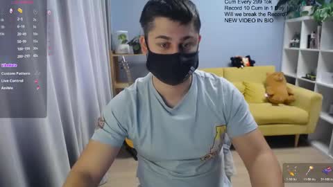 Snapshot of sexxxdickbig chatting on 05-03-26, 07:58 Tommy online show from 05-03-26, 07:58