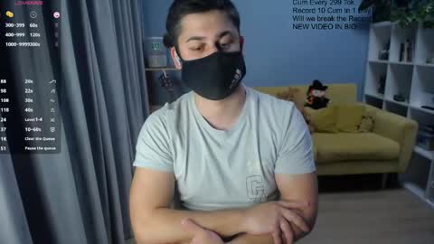 Snapshot of sexxxdickbig chatting on 05-03-26, 08:04 Tommy online show from 05-03-26, 08:04