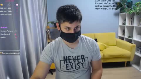 Snapshot of sexxxdickbig chatting on 05-07-26, 07:36 Tommy online show from 05-07-26, 07:36