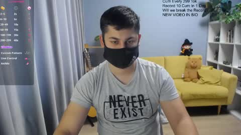 Snapshot of sexxxdickbig chatting on 05-09-26, 08:30 Tommy online show from 05-09-26, 08:30
