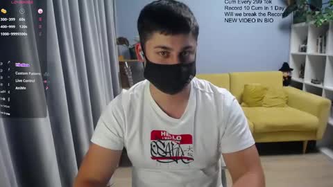 Snapshot of sexxxdickbig chatting on 05-11-26, 04:48 Tommy online show from 05-11-26, 04:48