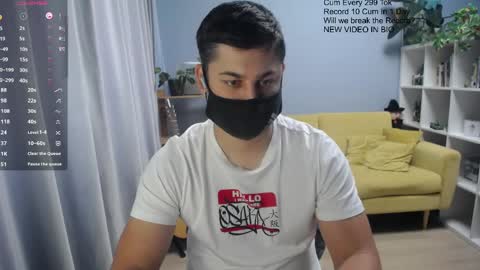 Snapshot of sexxxdickbig chatting on 05-14-26, 09:05 Tommy online show from 05-14-26, 09:05