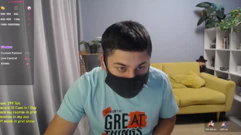 Snapshot of sexxxdickbig chatting on 05-18-26, 08:31 Tommy online show from 05-18-26, 08:31
