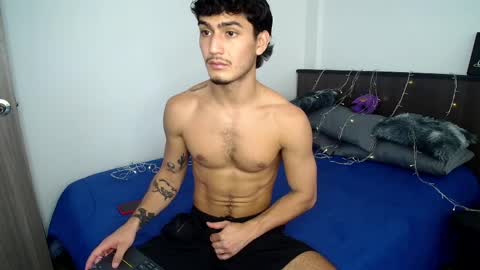 Snapshot of sexxxyjuan99 chatting on 04-12-26, 04:56 JUAN online show from 04-12-26, 04:56