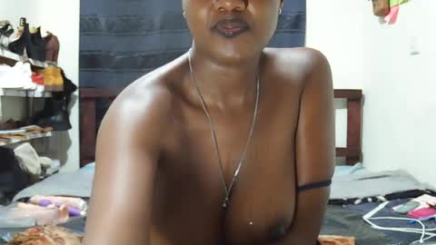 Snapshot of sexxy_melody chatting on 06-18-26, 04:33 horny dick lover online show from 06-18-26, 04:33