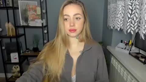 C o r a l i e online show from 12-12-24, 07:41