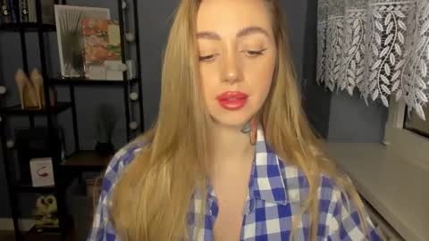 C o r a l i e online show from 12-16-24, 10:50