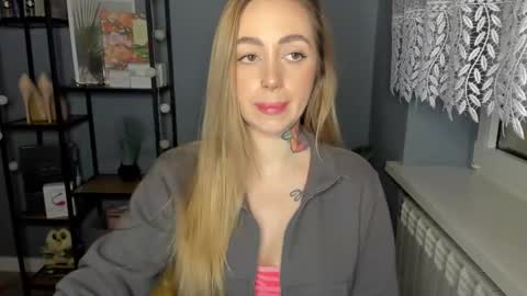 C o r a l i e online show from 12-17-24, 11:39