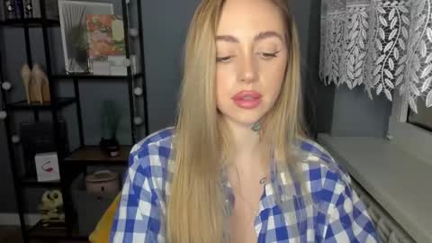 C o r a l i e online show from 01-15-25, 07:44