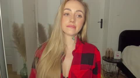 C o r a l i e online show from 02-28-25, 08:50