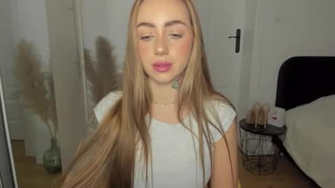 C o r a l i e online show from 02-05-26, 03:38