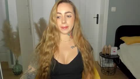 C o r a l i e online show from 03-27-26, 08:26