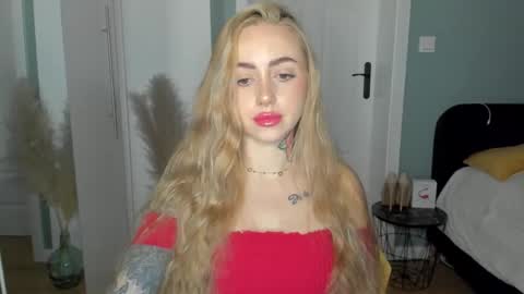 C o r a l i e online show from 04-17-26, 06:49