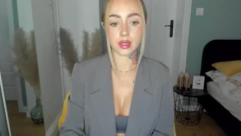 Snapshot of sexy_coralie chatting on 06-04-26, 01:39 C o r a l i e online show from 06-04-26, 01:39