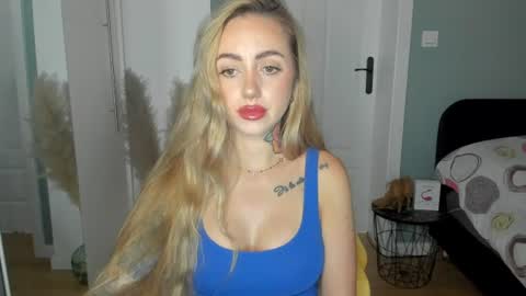 Snapshot of sexy_coralie chatting on 06-23-26, 06:22 C o r a l i e online show from 06-23-26, 06:22