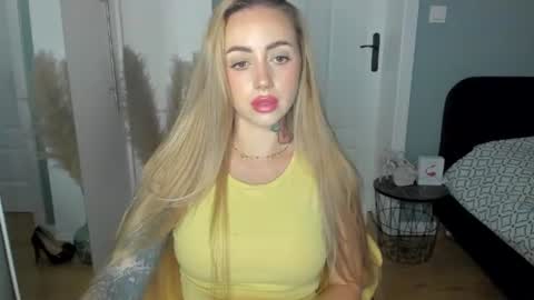 Snapshot of sexy_coralie chatting on 07-01-26, 01:24 C o r a l i e online show from 07-01-26, 01:24