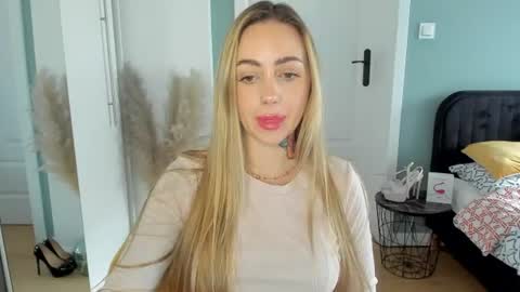 Snapshot of sexy_coralie chatting on 07-19-26, 02:21 C o r a l i e online show from 07-19-26, 02:21