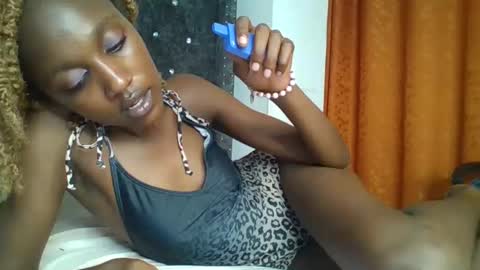 Snapshot of sexy_ebony_nica chatting on 01-31-25, 06:03 sexy_ebony_nica online show from 01-31-25, 06:03