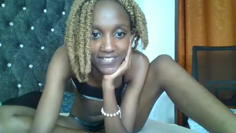 Snapshot of sexy_ebony_nica chatting on 02-25-25, 09:35 sexy_ebony_nica online show from 02-25-25, 09:35