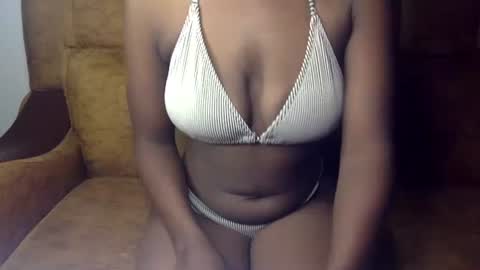Snapshot of sexy_ellahh chatting on 07-04-26, 01:34 Ellahh online show from 07-04-26, 01:34