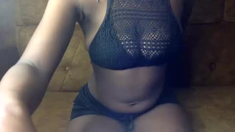 Snapshot of sexy_ellahh chatting on 07-06-26, 12:40 Ellahh online show from 07-06-26, 12:40