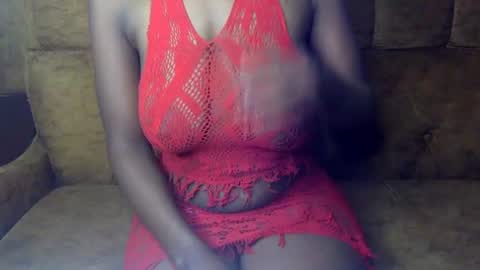 Snapshot of sexy_ellahh chatting on 07-08-26, 12:26 Ellahh online show from 07-08-26, 12:26